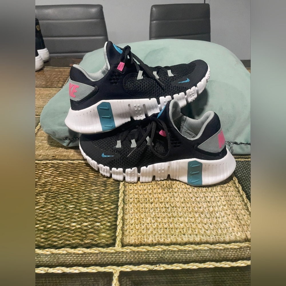 Nike Black and Blue Women's Sneakers - Picture 4 of 7